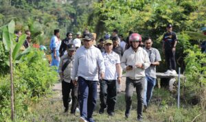 Abdullah Mokoginta Tinjau Fasilitas Umum di Kelurahan Kotobangon