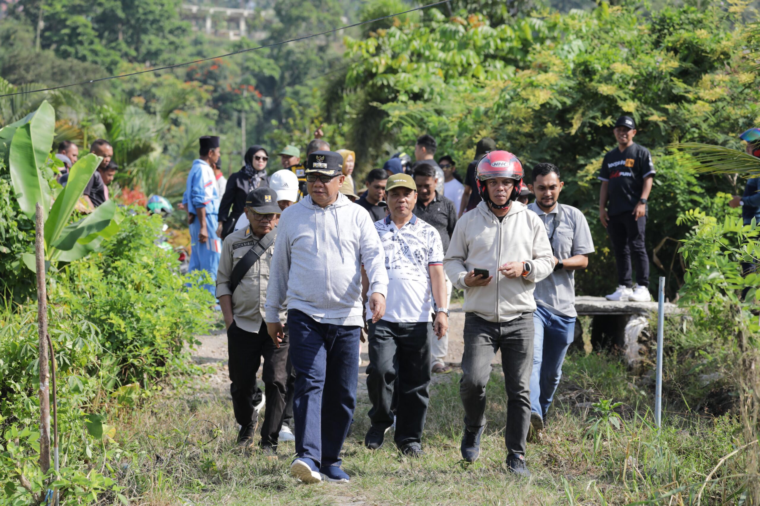 Abdullah Mokoginta Tinjau Fasilitas Umum di Kelurahan Kotobangon