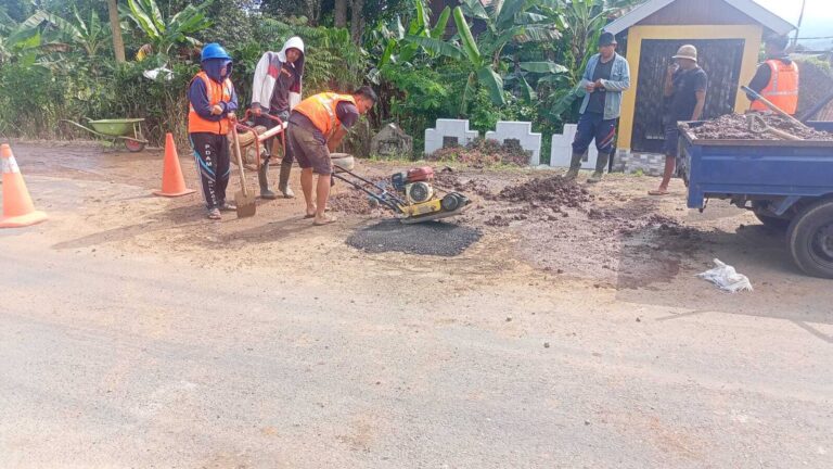 PDAM Bolmong Lakukan Pengaspalan Bekas Galian Pipa