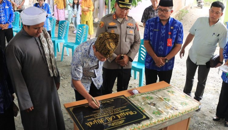 Weny Gaib Hadiri Halal Bi Halal dan Resmikan Masjid Al Hijrah Desa Kobo Kecil
