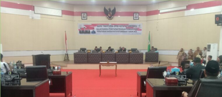 Wenny Gaib Rapat Paripurna Pembentukan Perda di DPRD Kotamobagu