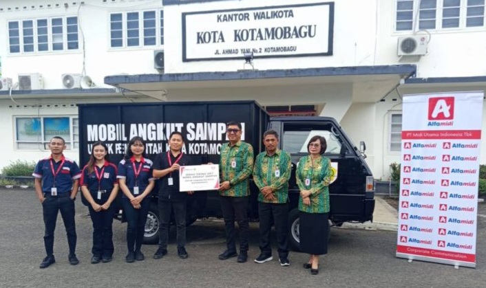 Pemkot Kotamobagu Tambah Satu Unit Kendaraan Pengangkut Sampah Dari Alfamidi