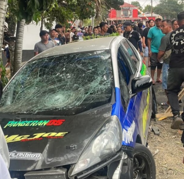 BREAKING NEWS : Sirkuit Non Permanen Kelurahan Upai Makan Korban, Mobil Peserta Hilang Kendali Tabrak Penonton