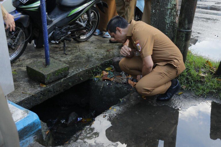 Wali Kota Kotamobagu Perbaiki Drainase Jalan Kartini